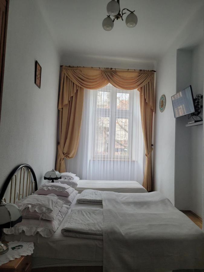 Pokoje Goscinne Victoria Cracovie Extérieur photo